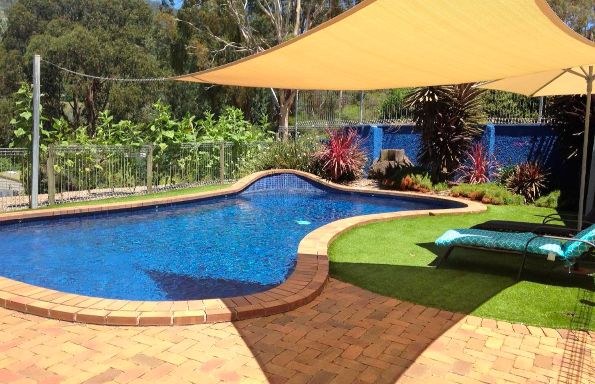 OUTDOOR SWIMMING POOL